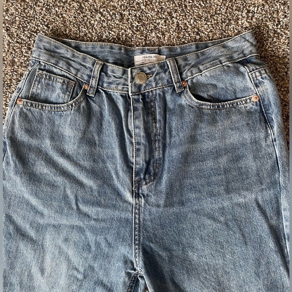 5/$25 Peaofblrd high rise mom jeans in size 6 - Picture 2 of 8
